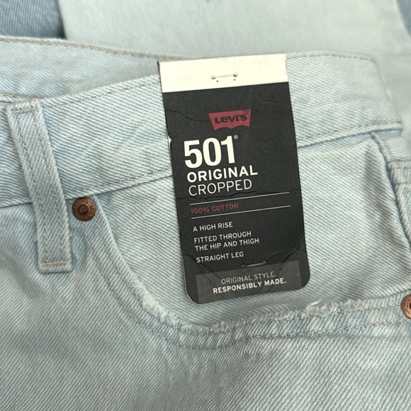 Levi’s 501 Original Cropped Jean in Light Indigo - Picture 6 of 8